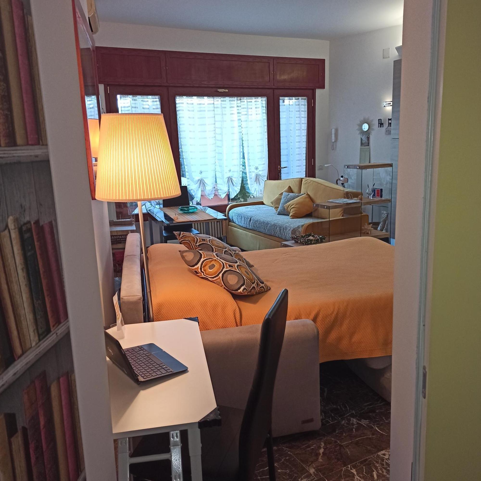 Monocamera Con Terrazzogiardino -Studette -Zona Panoramica Posillipo 那不勒斯 外观 照片